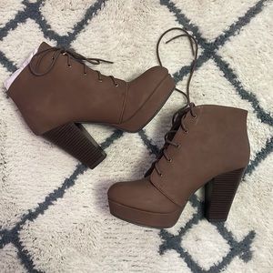 NWT SODA brown matte platform booties